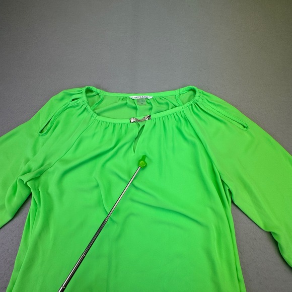Nygard Blouse Women's Size 16 Bright Green Blouse Keyhole Neckline Chain Detail - Picture 4 of 6